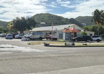 Policía investiga robo en Oficinas Gubernamentales en Soualiga Road