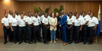 La Ministra Tackling juramentó a funcionarios penitenciarios locales y de Surinam para fortalecer las operaciones penitenciarias