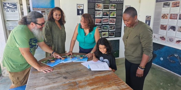 Island Gems apoya un proyecto de libro bilingüe para introducir el Neerlandés en las aulas