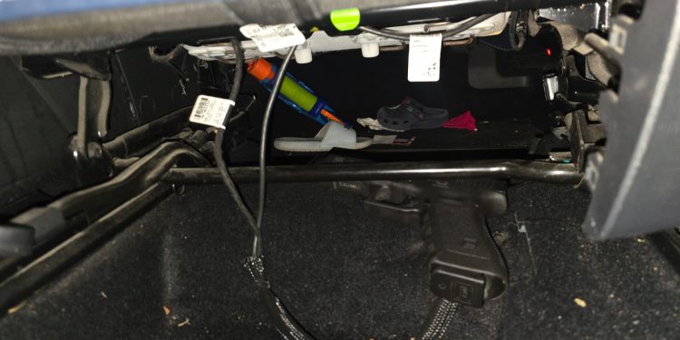 Detienen a un sospechoso en relación con robos a mano armada; incautan arma de fuego y munición de punta hueca