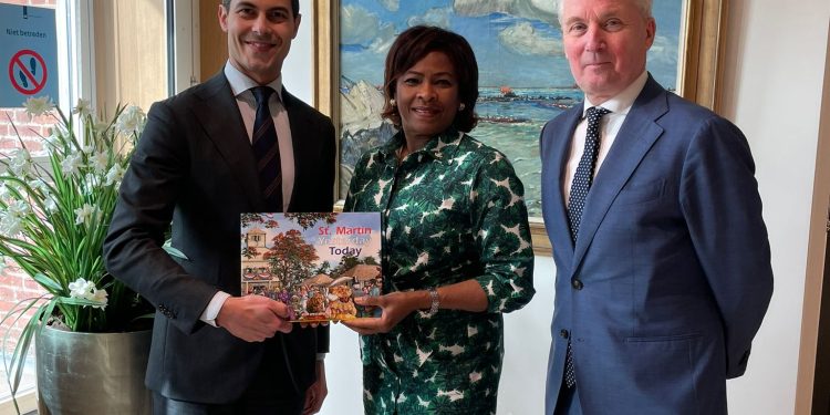 La Ministra Arrindell asiste a la Primera Reunión del Consejo de Ministros del Reino bajo la presidencia del Primer Ministro Jetten