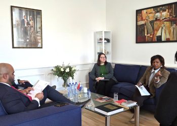 La Ministra Arrindell se reúne con el Ministro de VROMI, Patrice Gumbs, para fortalecer la cooperación