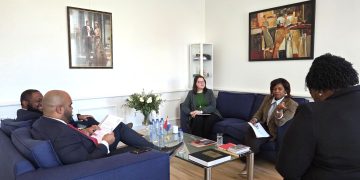 La Ministra Arrindell se reúne con el Ministro de VROMI, Patrice Gumbs, para fortalecer la cooperación