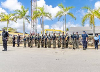 Quince reclutas de la Real Marechaussee de los Países Bajos completan la primera fase de su entrenamiento y comienzan la siguiente