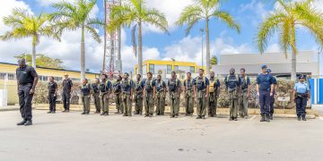 Quince reclutas de la Real Marechaussee de los Países Bajos completan la primera fase de su entrenamiento y comienzan la siguiente