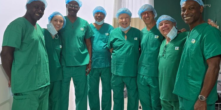 El Ministro Brug informa sobre la misión de salud a Colombia