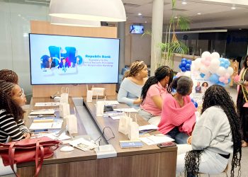 Breyenne Brown, concursante sénior del Carnaval, da vida a la gestión del presupuesto con su taller “Presupuesto 101”