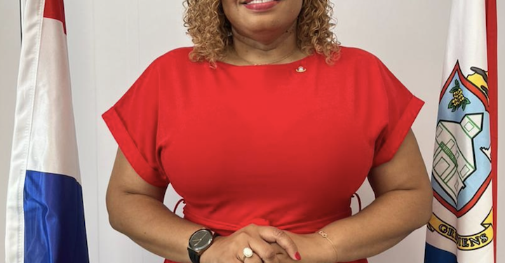 Ministra de Finanzas Marinka Gumbs impulsa contribución a pensiones para funcionarios políticos