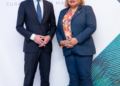 La Ministra Gumbs elogia al presidente saliente del CBCS, Richard Doornbosch, por fortalecer las instituciones y generar la confianza con St. Maarten