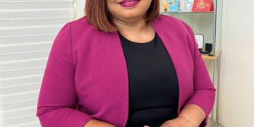 La Ministra de Finanzas, Marinka Gumbs, felicita a WINAIR por sus 65.º Aniversario y elogia el desempeño de la aerolínea
