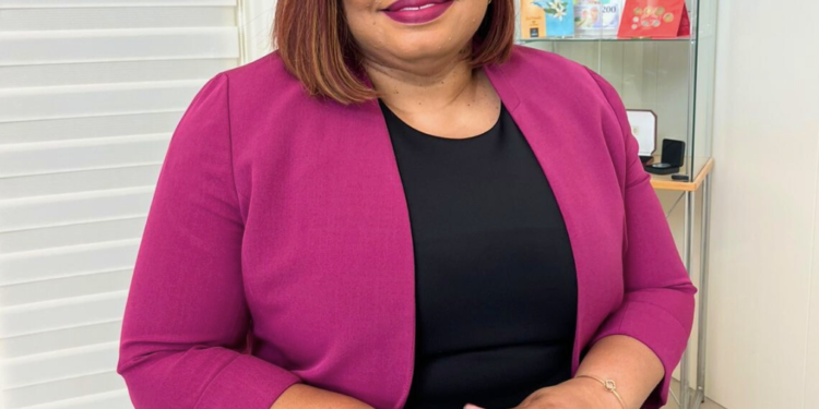 La Ministra de Finanzas, Marinka Gumbs, felicita a WINAIR por sus 65.º Aniversario y elogia el desempeño de la aerolínea