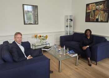 Ministra Plenipotenciaria Arrindell recibe visita de cortesía del representante neerlandés Gerbert Kunst