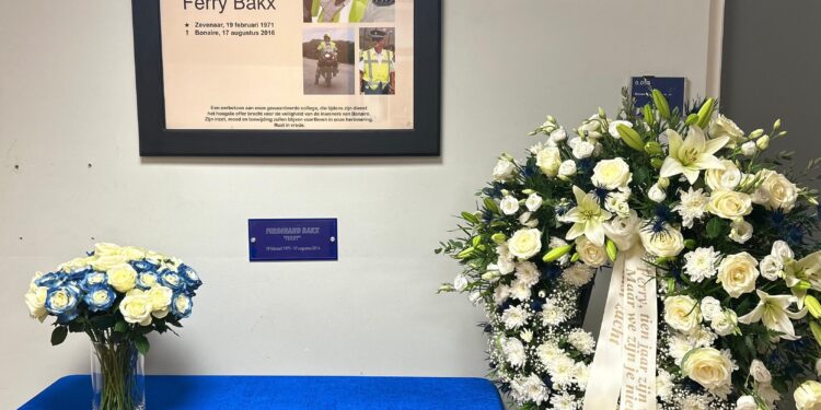 La Policía del Caribe Neerlandés (KPCN) conmemora el décimo aniversario del fallecimiento de Ferry Bakx