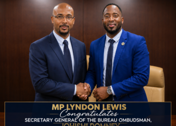 El MP Lyndon Lewis felicita a Johishi Romney por su nombramiento como Secretario General de la Oficina del Defensor del Pueblo