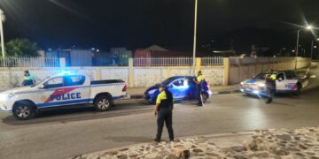 Confiscaron arma de fuego durante control de tráfico nocturno; 25 vehículos detenidos