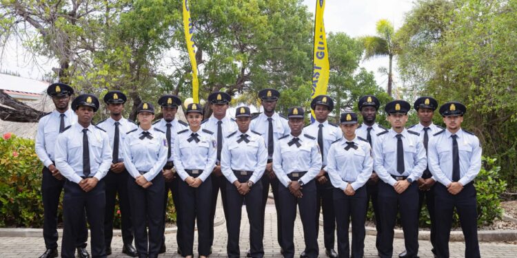Dieciséis nuevos miembros se incorporan a la Guardia Costera tras completar con éxito el Programa Intensivo de Tripulación Juvenil (JBK)
