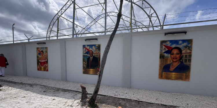 PJIA honra el legado de quienes forjaron St. Maarten con la inauguración de la «Galería de los Agentes de Cambio»