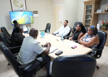 Kalian Sams visita Statia por primera vez para inspirar a la próxima generación
