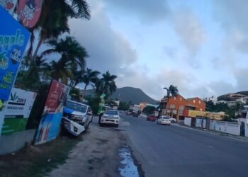 Robo a mano armada en Cupecoy; accidente de tránsito con participación de un vehículo Policial