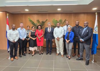 El Primer Ministro impulsa avances para concretar nueva ruta de Surinam Airways a St. Maarten