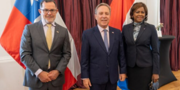 La ministra plenipotenciaria Arrindell busca fortalecer el diálogo con el nuevo embajador de Chile