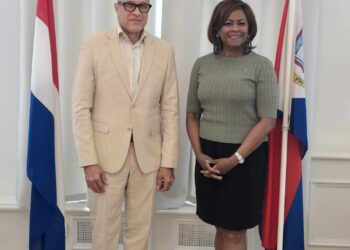 Ministra plenipotenciaria Arrindell recibe visita de cortesía del presidente del consejo de supervisión de la cámara de integridad
