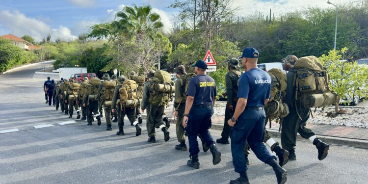 Nuevo grupo del Programa Básico de Formación Policial y Guardia Costera completa el período de introducción «Más Fuertes Juntos»