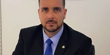El exministro de TEATT, Stuart Johnson: La ampliación del aeropuerto de Anguila debe servir como una llamada de atención para la estrategia de Sint Maarten como centro regional