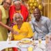 Richinel Brug felicita a la Sra. Dorothy Serrant por sus 100 años de vida