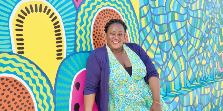 Zillah Duzon-Hazel culmina el diseño de un nuevo mural