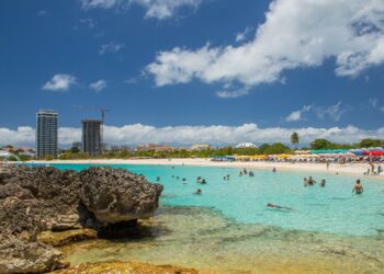 Mullet Bay: Acceso público y rendición de cuentas