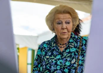Beatriz calificó al gabinete de Schotte como «el peor gobierno de la historia» y acusó a La Haya de tener una actitud colonial.