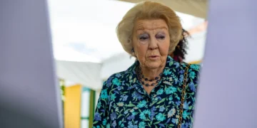 Beatriz calificó al gabinete de Schotte como «el peor gobierno de la historia» y acusó a La Haya de tener una actitud colonial.