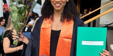 Eirisdalys Amalia se gradúa de Erasmus University y se prepara para una carrera en auditorÃa