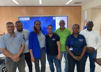 El TEATT instala los primeros dispositivos de agregación de peces (FAD) en St. Maarten para impulsar el sector pesquero y fortalecer el desarrollo de la pesca local