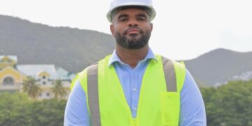 Ministro Gumbs aclara cómo se financian las alianzas público-privadas y asegura que el desarrollador paga las reparaciones de los puentes de Suckergarden