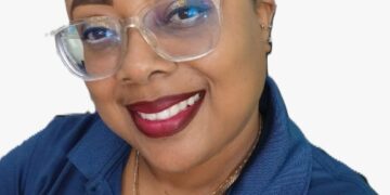 Celebración de 15 años de servicio dedicado: Un homenaje a Melackia Spencer