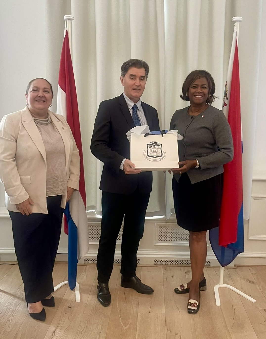 St. Maarten Minister Meets Uruguay Ambassador to Explore Cooperation