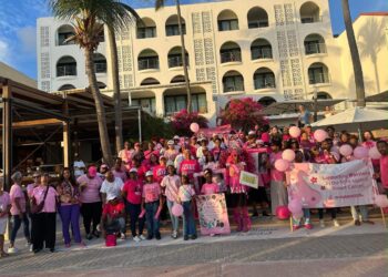 Un mar de rosa inunda Philipsburg mientras la comunidad se une para el Desfile Rosa anual