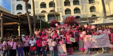 Un mar de rosa inunda Philipsburg mientras la comunidad se une para el Desfile Rosa anual