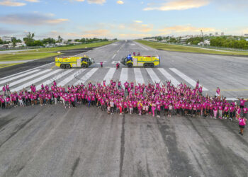 Princess Walk regresa a la pista del aeropuerto de Sint Maarten por el Mes de Concienciación sobre el Cáncer de Mama