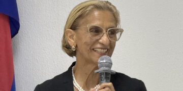 Sarah Wescot-Williams explica que los referendos son posibles bajo la Constitución de Sint Maarten, pero aún está pendiente la legislación que los regulará